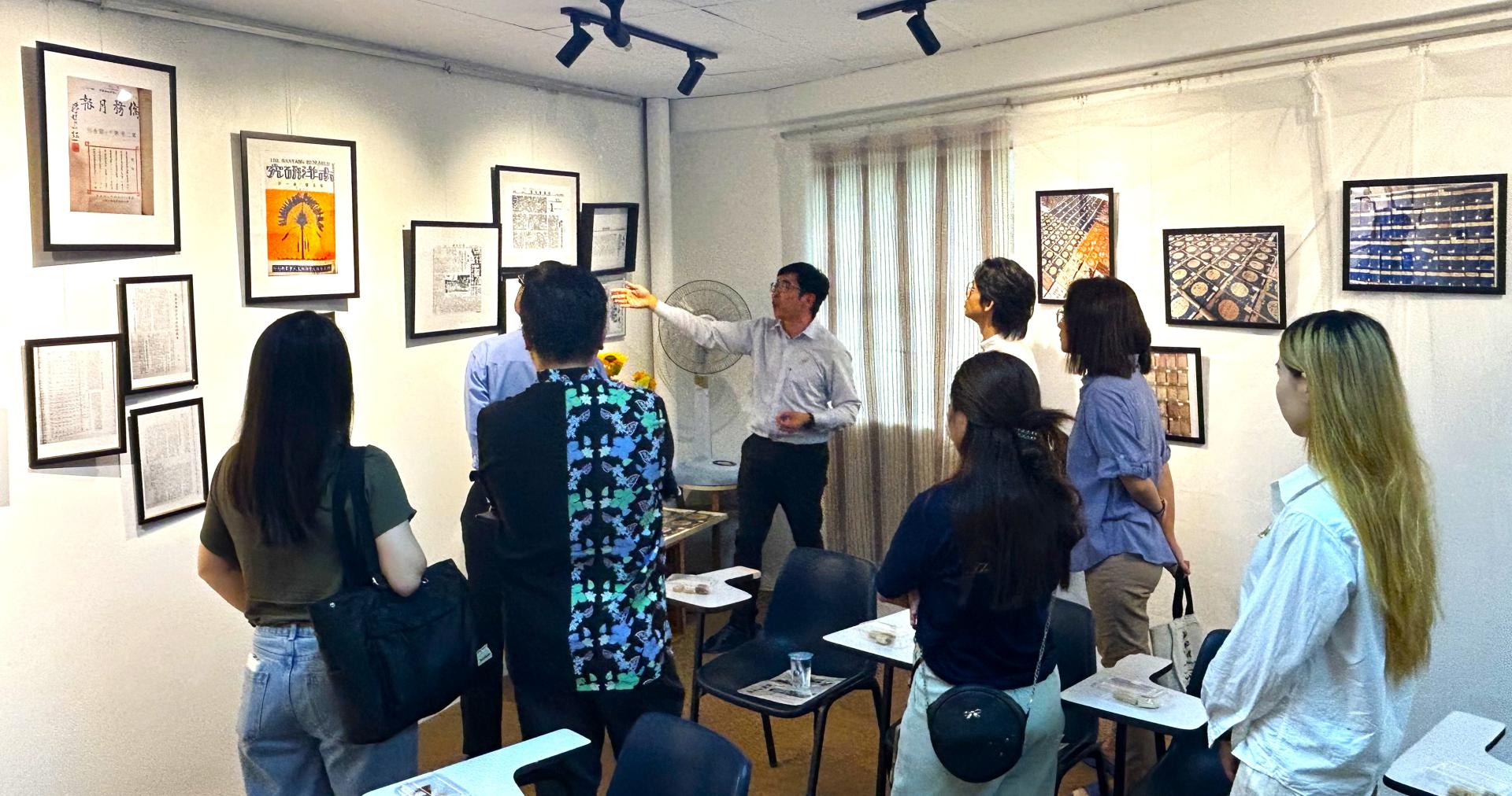 《民国/昭和时期？——马来亚华侨学校教育书刊特展（1920-1949）》自开展以来，吸引了南、中、北马热衷华文教科书研究与兴趣的学者、研究生和华社领导人参观。