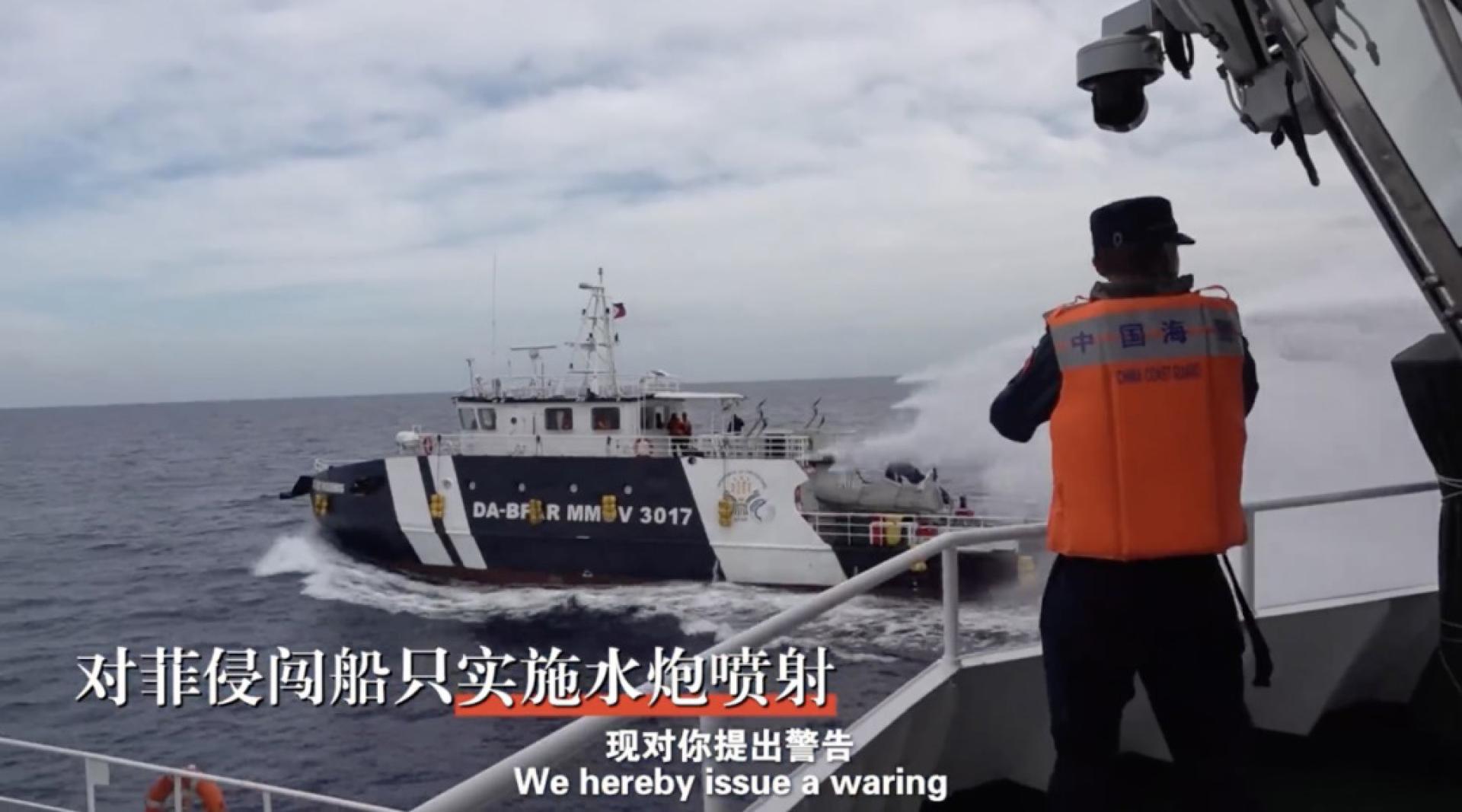 中国和菲律宾7月下旬以来多次在南中国海对峙，菲方指责中国海警船向菲国船只发射水炮，北京则反指菲律宾船只蓄意冲闯等。