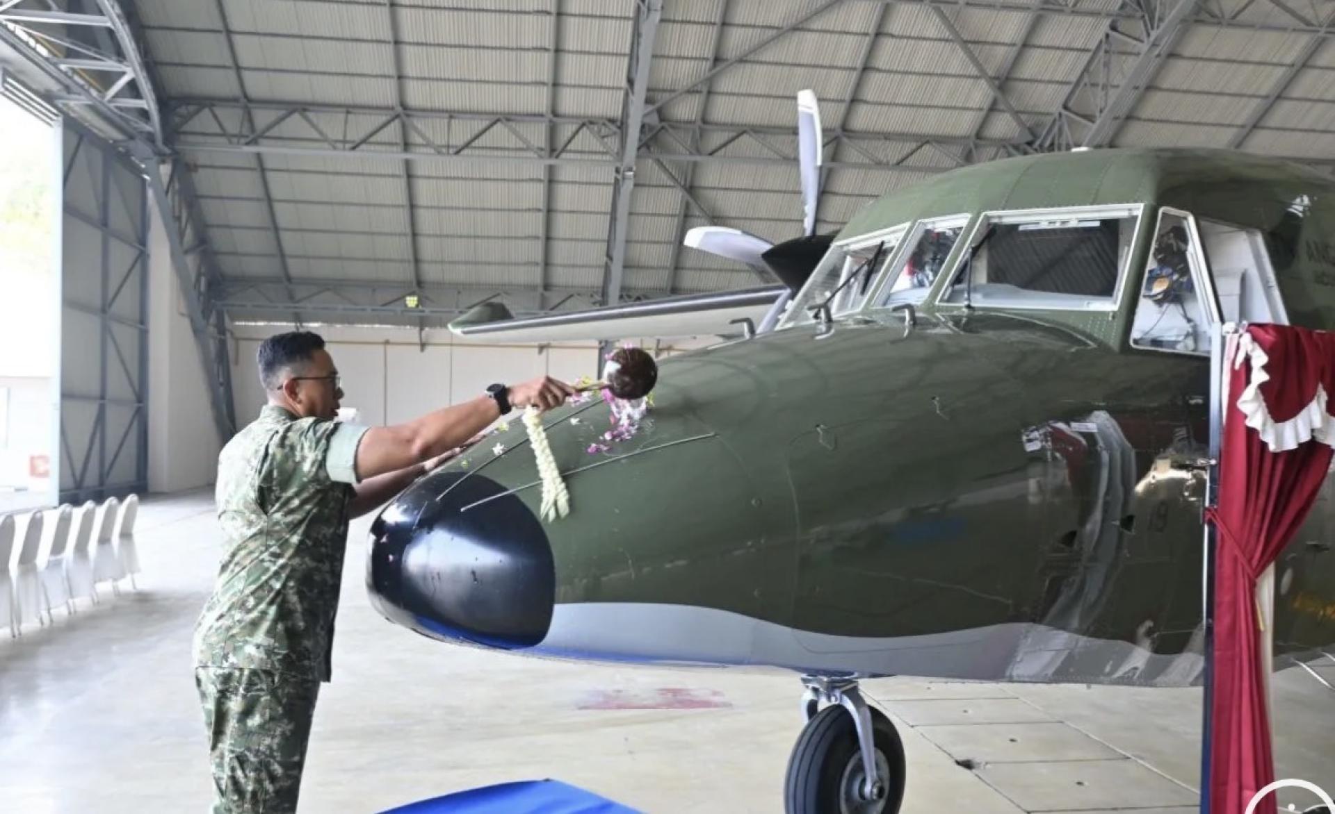 印尼空军于2026年7月30日在东爪哇玛琅阿卜杜勒拉赫曼·萨利赫空军基地，正式接收由印尼航太公司制造、机尾编号A-211的NC-212i轻型运输机，并编入空军第4运输中队服役，以提升部队运输及战备能力。