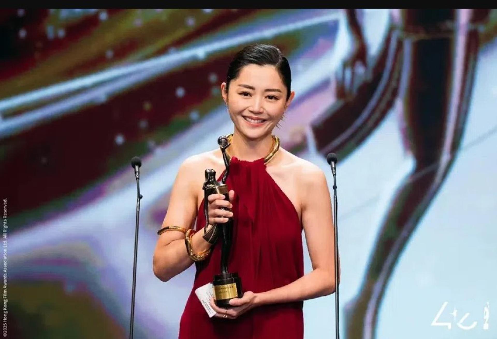 香港女星卫诗雅凭藉电影《破·地狱》夺得香港电影金像奖影后。